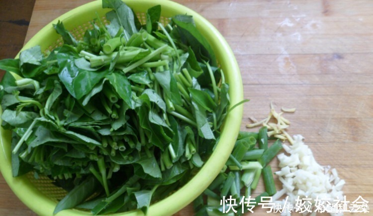 碱性蔬菜|夏季“碱性蔬菜”别错过，钙是鸡蛋的6倍，补钙质，骨骼越来越强壮！