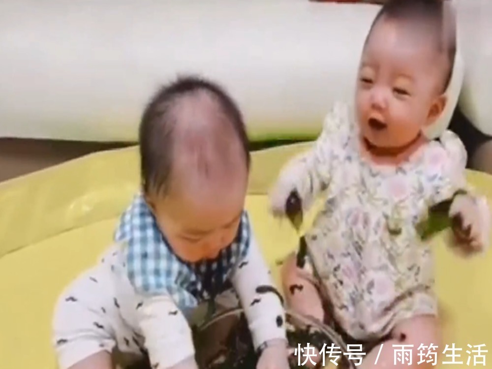 处女座|双胞胎坐在盆前吃海带,画面让人无法直视,有强迫症的看不了