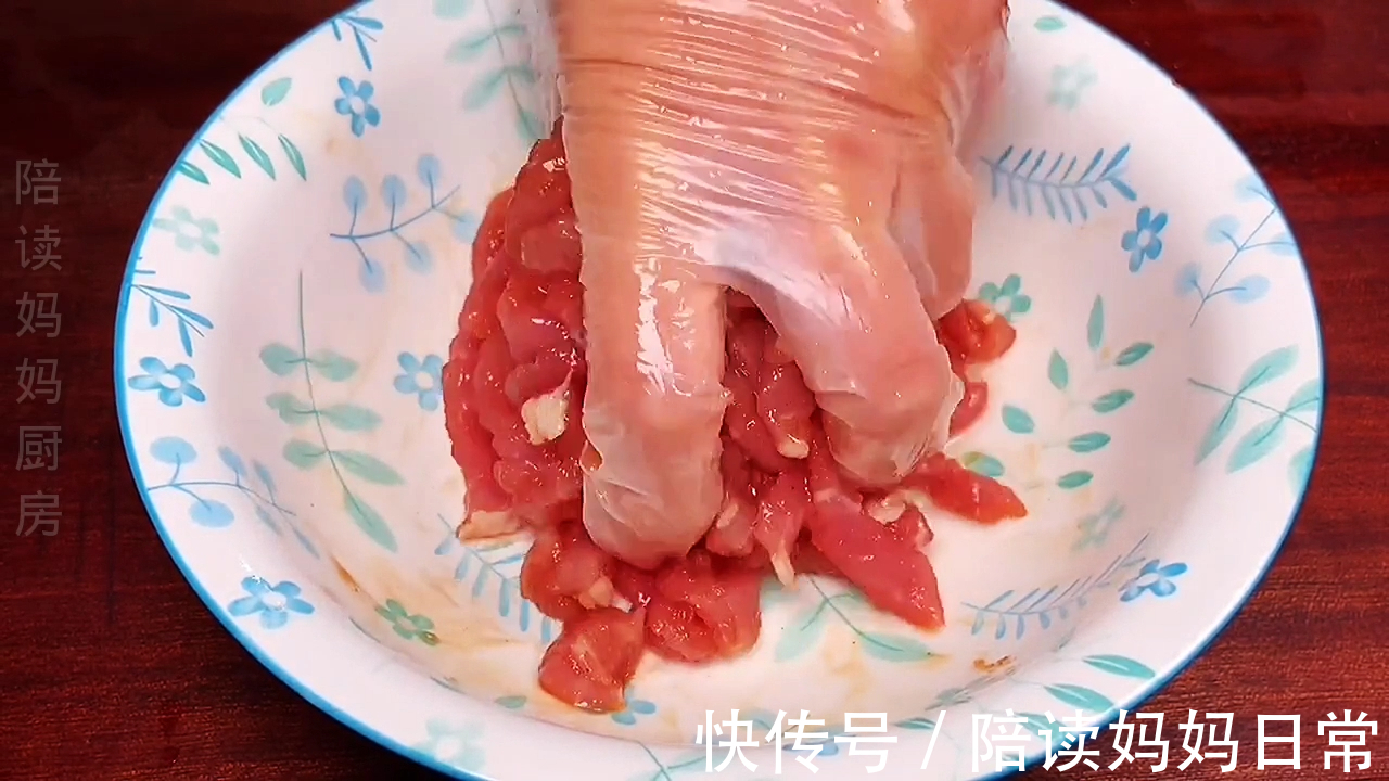 炒蒜苔时切记不要直接下锅炒,多加2步脆嫩入味营养又下饭 ,超赞