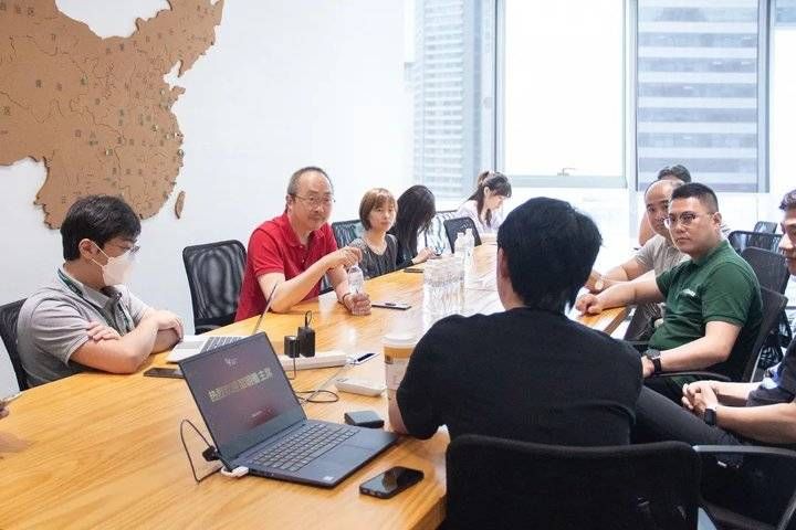 主席|中原黎明楷主席莅临中原总部指导交流，助力几亩置业更好发展