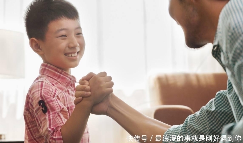 叛逆期|妈妈掀开床垫,无意发现孩子偷藏的纸条,内容刺痛了妈妈的心