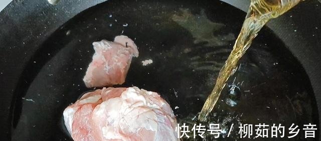 市场遇见这菜别手软,趁猪肉便宜,多炖给家人吃,暖暖和和过冷天!