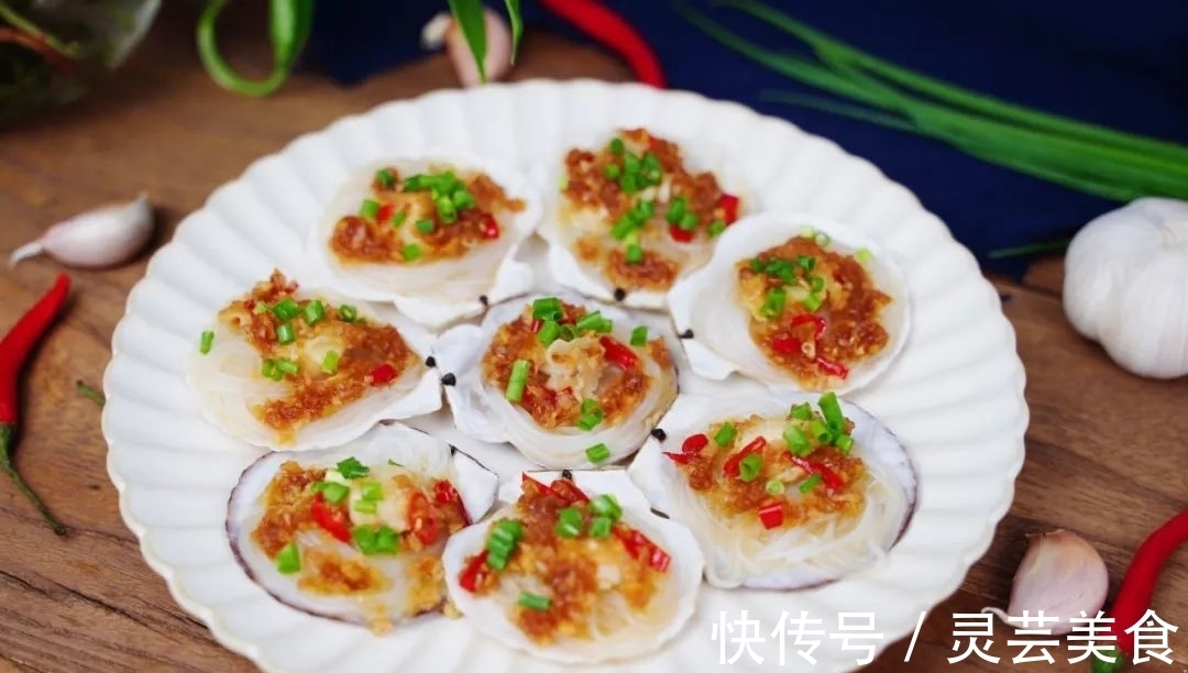 浓郁|吃8个扇贝要配2头蒜，这样的蒜蓉粉丝蒸扇贝味最正！蒜香超浓郁！