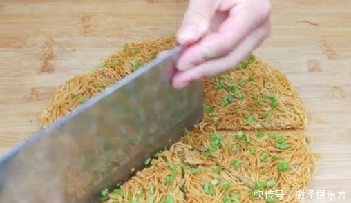 好吃|面条的这个做法火了,比炒面好吃10倍,很多人没吃过,后悔才知道