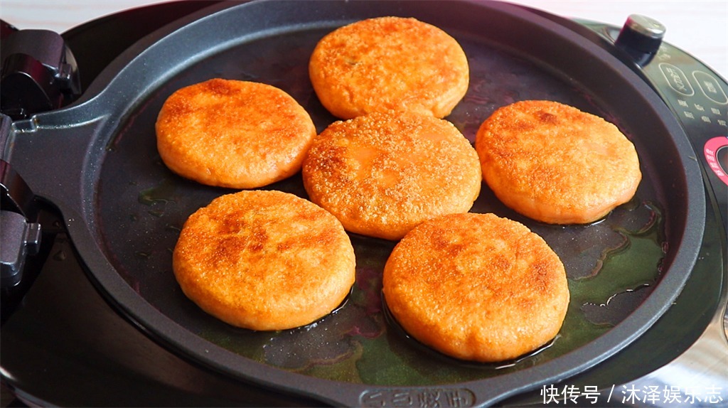 小饼|3个西红柿加1碗芝麻,教你简单又好吃的做法,出锅老公连吃5个