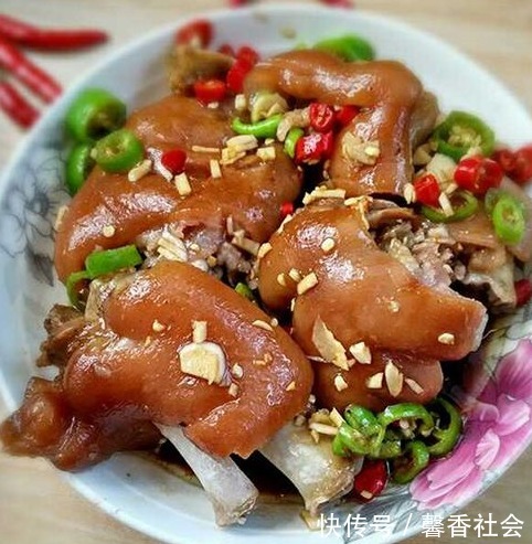 前后猪蹄真假难辨，30年屠宰经验老师傅教你3招，回回挑到好猪蹄