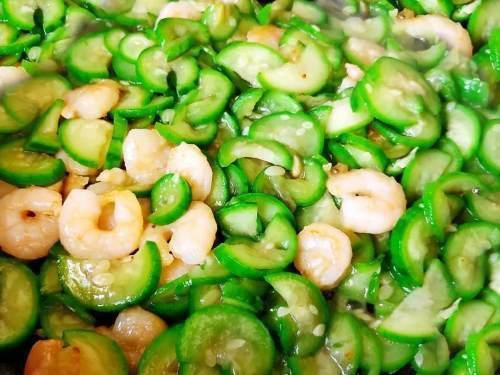 丝瓜虾仁，清甜鲜美，口感超爽滑！