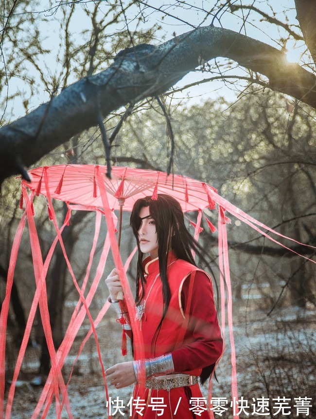 天官赐福Cos这个花城婚服绝了！网友是羡慕不来的身高和颜值