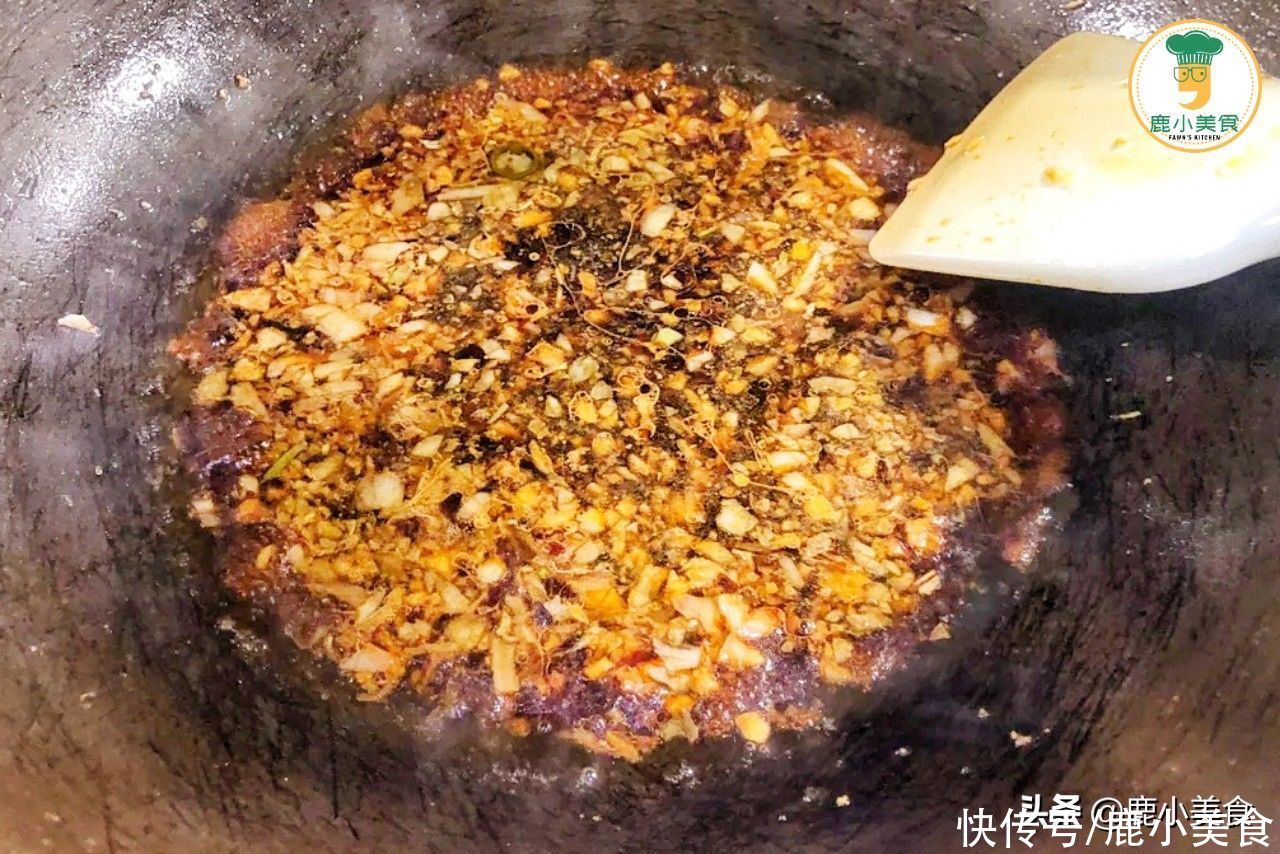  “粉丝+虾”简单蒸一盘，蒜味鲜香，虾肉弹嫩，全家抢着吃