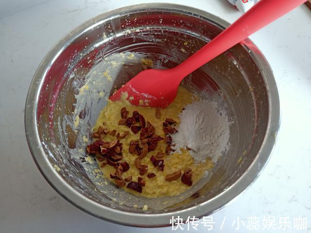 苞谷粑粑|又一网红小吃火了！又香又糯冷了也不硬，老公一口一个往下吞