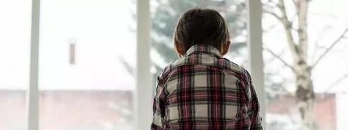 孩子|16岁男孩手写“印刷体”,700万网友点赞,父母却叹气:孩子病了