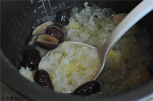 皱纹|银耳和“它”一起煮,隔三差五吃一次,皮肤好皱纹少,还补气血!