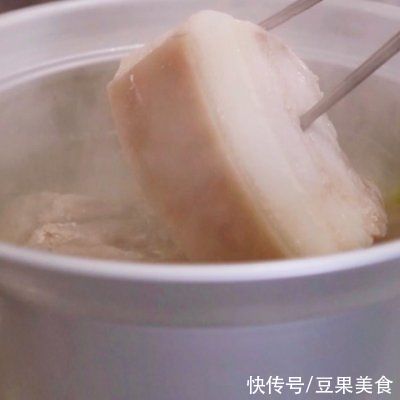 这么好吃的梅菜扣肉做法，现在知道还不晚