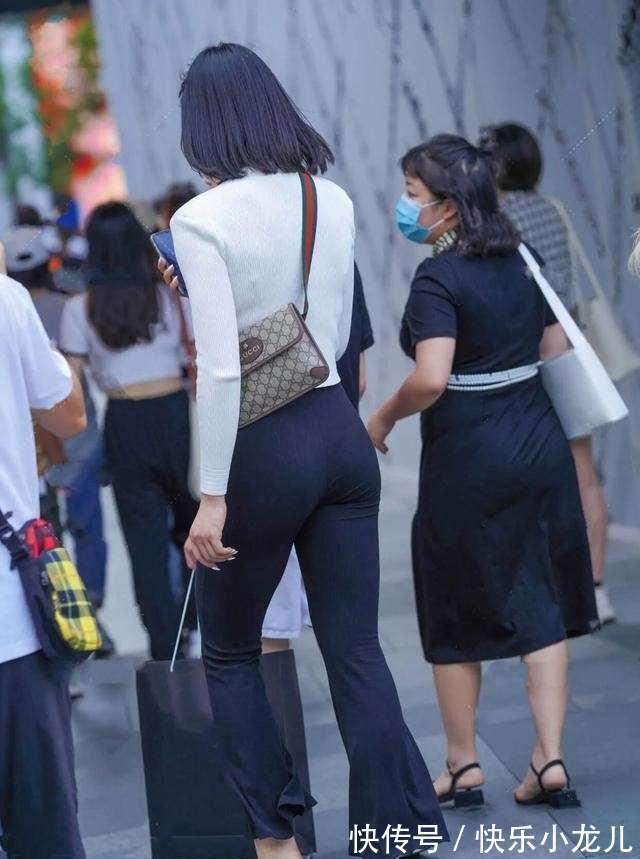 高跟鞋 甜美时尚的瑜伽裤穿搭让人眼前一亮，唯美清新感十足，活力四射
