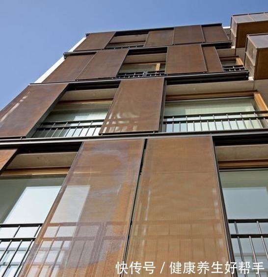 小区|打开是阳台，关上就是一面墙，外国小区整栋楼装隐形阳台太漂亮了！