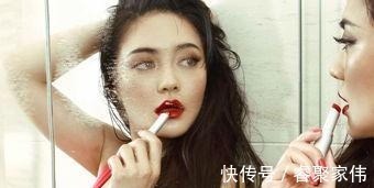 定妆 涂口红的3个“低级错误”,八成以上女人都在犯,难怪掉色还沾杯