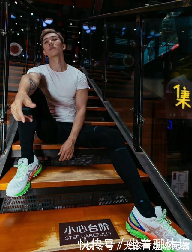 紧身裤|身高187,外型硬朗,酷似混血儿的健身小哥哥,95后气质纹身男!