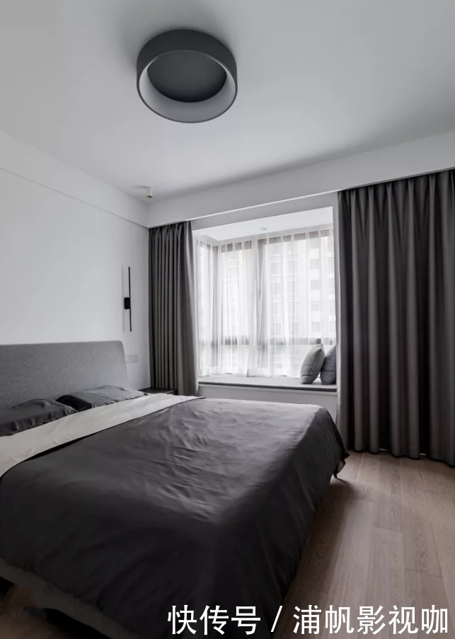 瞬间|装修时房门别装单开门了,他家这么设计,让全屋瞬间放大一倍