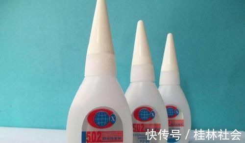 502胶水|3岁男童误将502胶当滴眼液,幸好妈妈及时处理,医生也为她点赞