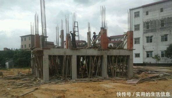 建房子|晒晒我家和屋后邻居家的别墅,一栋小复式,另一栋是数百万的庄园!