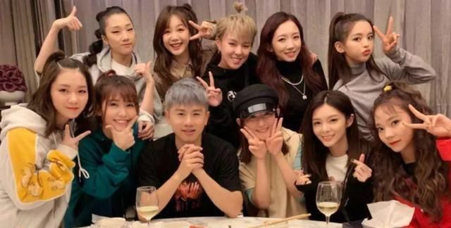 后援会|倒奶打投的背后,粉丝们的钱最终进了谁的腰包?