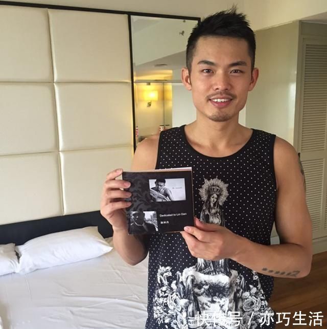 参观林丹一家人住的豪宅,妻子有个专用练舞房,足见林丹有多疼她