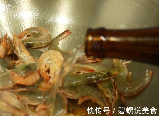 大虾别再吃水煮了,酒店大厨教你做法,5斤不够吃,1盘接1盘