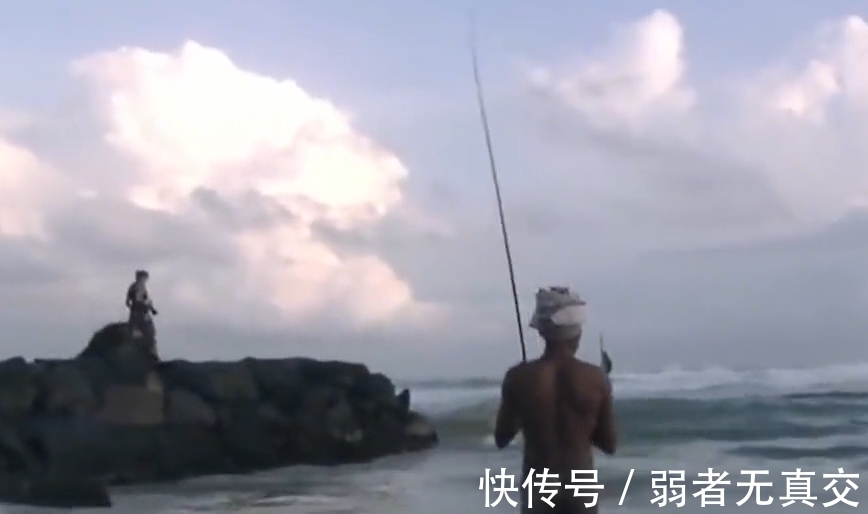 独一无二的钓鱼方式,不需要任何鱼饵,大鱼就自动上钩!