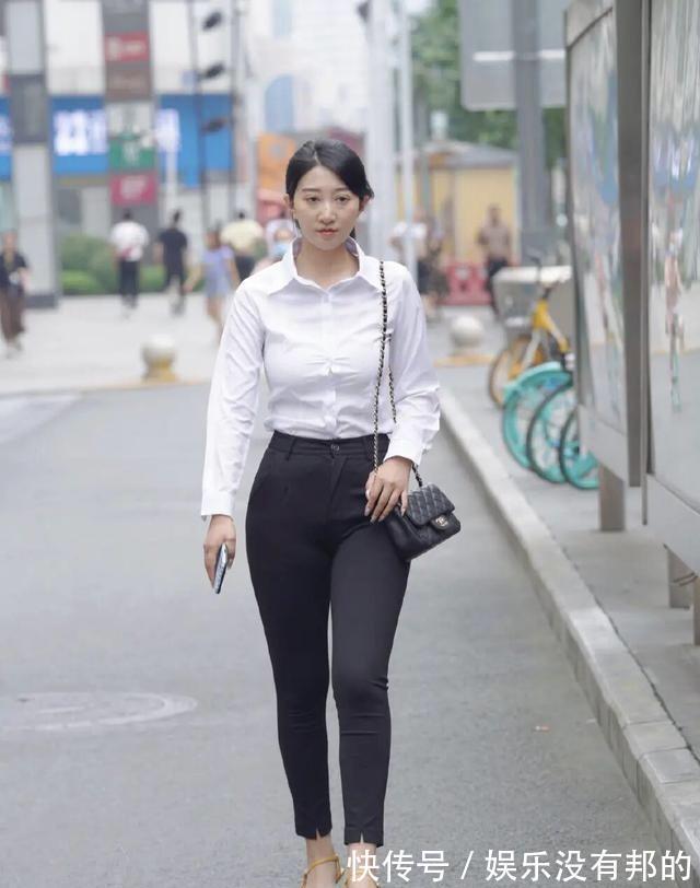 搭配 “白衬衣”下面不一定穿短裙，跟着时尚博主的脚步，不露腿也很美
