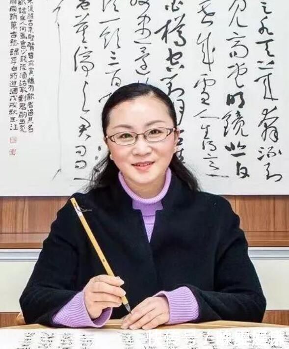中书协!美女35岁开始写书法,5年后终于取得加入中书协的资格书法真美
