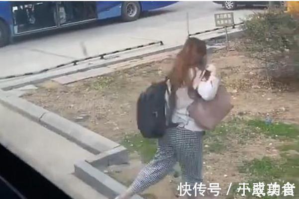 父亲|父亲卑微请求女儿省点花,女留学生嫌每月1万生活费少,发帖骂父