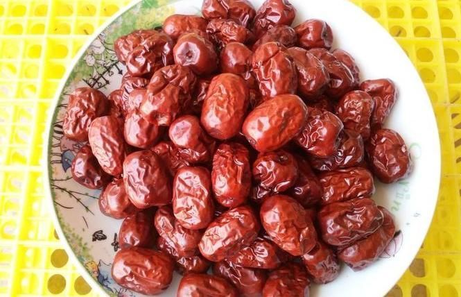 红枣|红枣配上一宝,大肚子没了,失眠好了!女人不想满脸皱纹,了解下