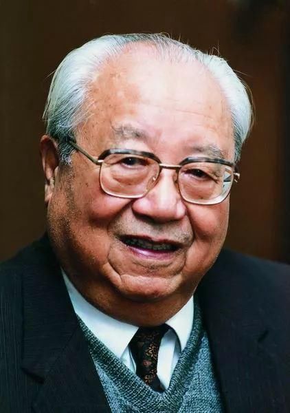 杨绛#钱钟书去世后,费孝通想与他的妻子再续前缘,杨绛不要知难而上