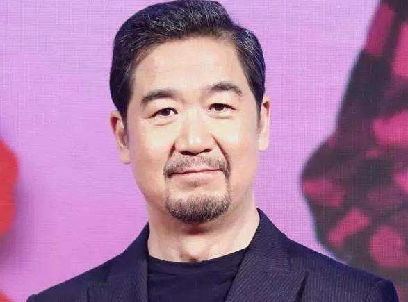 1988年,张国立在南极点燃炸药包,救南极科考团,荣获二等功