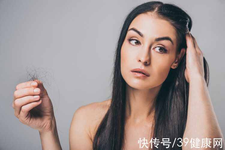 吴文育|头发多久洗一次最好？早上洗头和晚上洗头哪个危害更大？一文说清