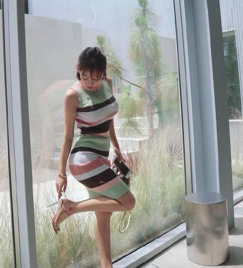 时尚 成熟的女人最性感,小姐姐条纹裙,秀出时尚魅力!