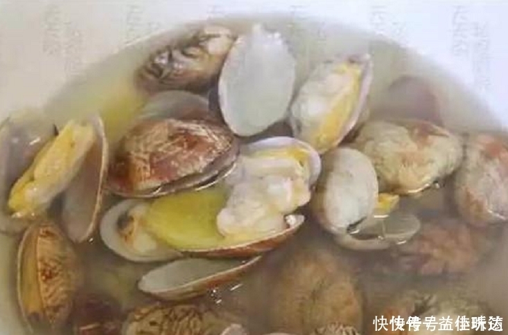 洗花蛤只会放盐 酒店大厨教你1招, 沙子吐得又快又干净, 贼管用