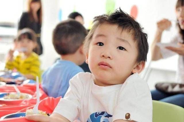 生日|弟弟出生后,我再也没过过生日,那个不过生日的女孩现在咋样了?