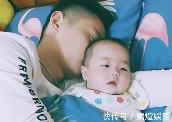 拖拉机|“打呼噜奶爸”带娃睡觉走红,萌娃一脸懵圈,是来了台拖拉机