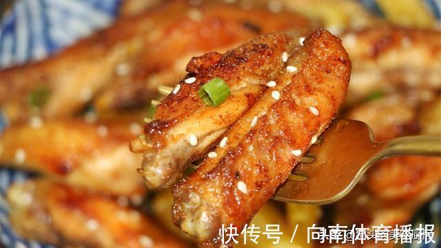 小葱|8个鸡翅一个大土豆，这种做法最香，香嫩入味，比烧烤还好吃