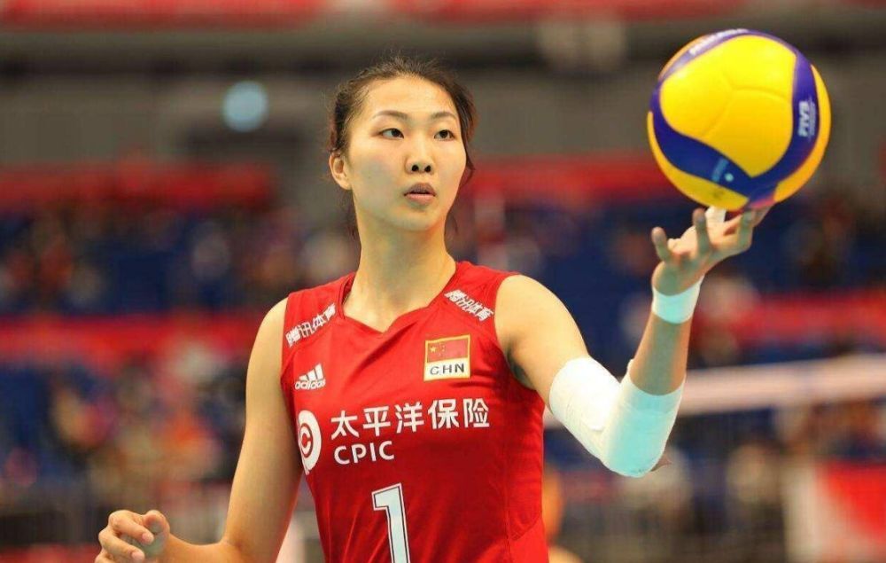 中国女排国家队|女排白金一代说再见!12位功勋只剩3人坚守,9大冠军已各奔东西