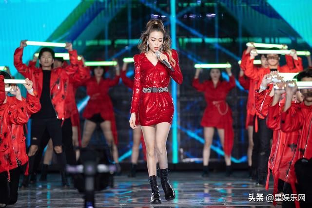 容祖儿湖南卫视跨年演唱会 唱跳舞台燃炸开场