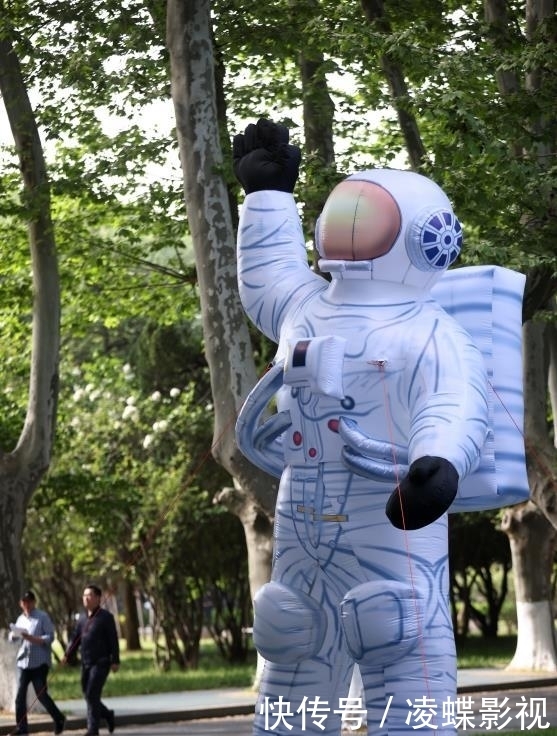 迎中国航天日 南京航空航天大学航天氛围浓