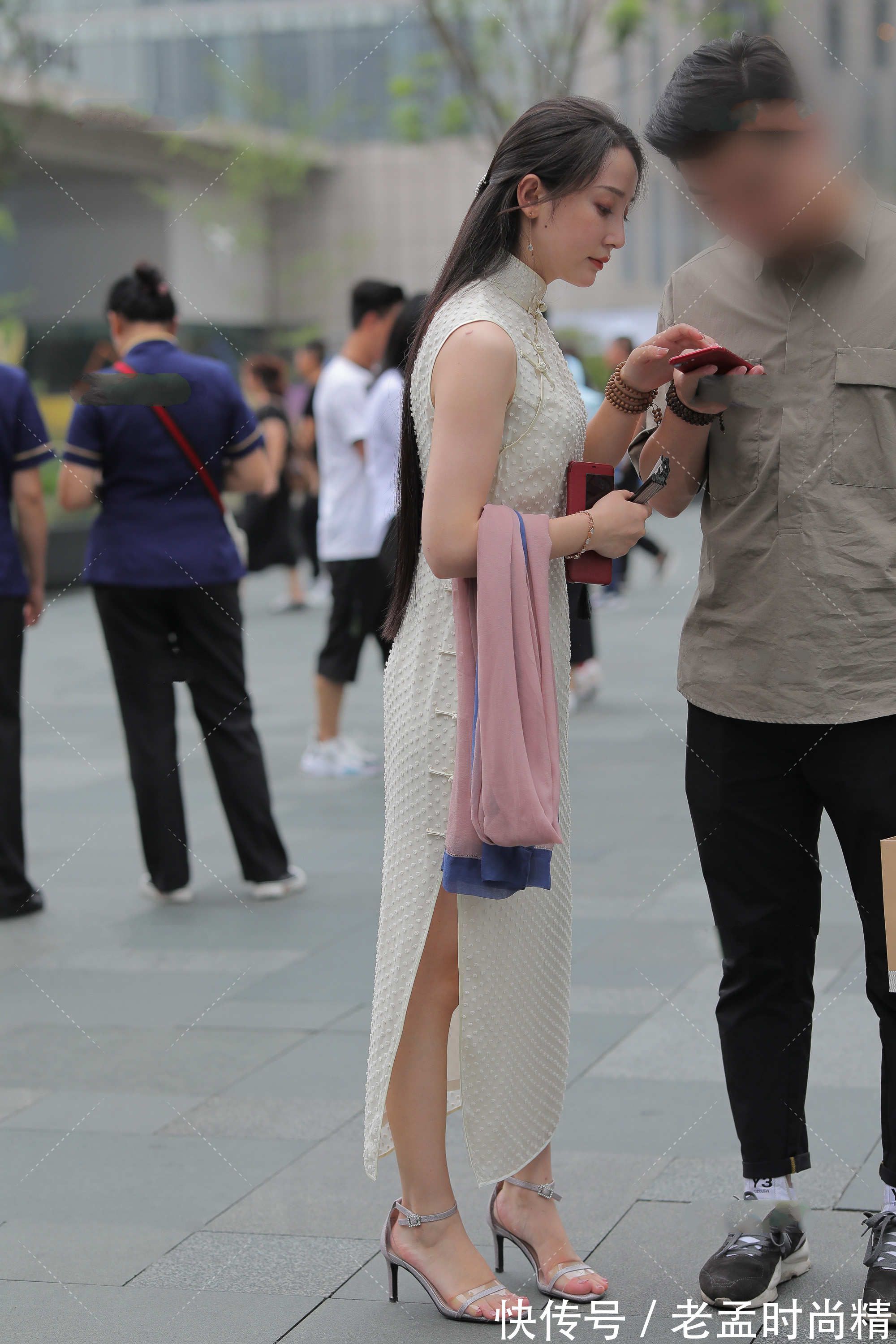 款版型|古香古色的旗袍, 传统设计加上长款版型, 尽显温婉大气的感觉