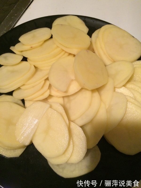 入秋后趁着太阳大,6种豆多晒点,晒好冬天没菜时拿出来炖肉特香