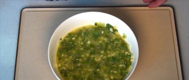 蒜苗炒鸡蛋,先炒蒜苗还是鸡蛋教你小技巧,味道鲜上鲜,太香了