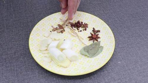 吃了几十年鸡肉,还是这种做法百吃不厌,闻味就美味,做法还简单