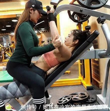 身材|她爱上力量训练, 坚持多年, 拥有了性感的肌肉, 身材完美!