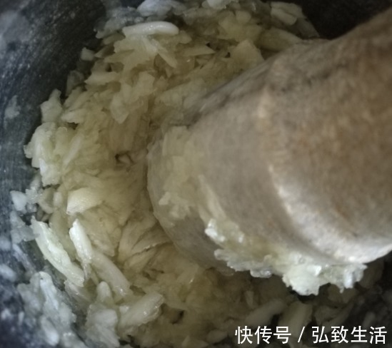 大蒜养花好处多,杀虫杀菌,花长得快、不烂根!