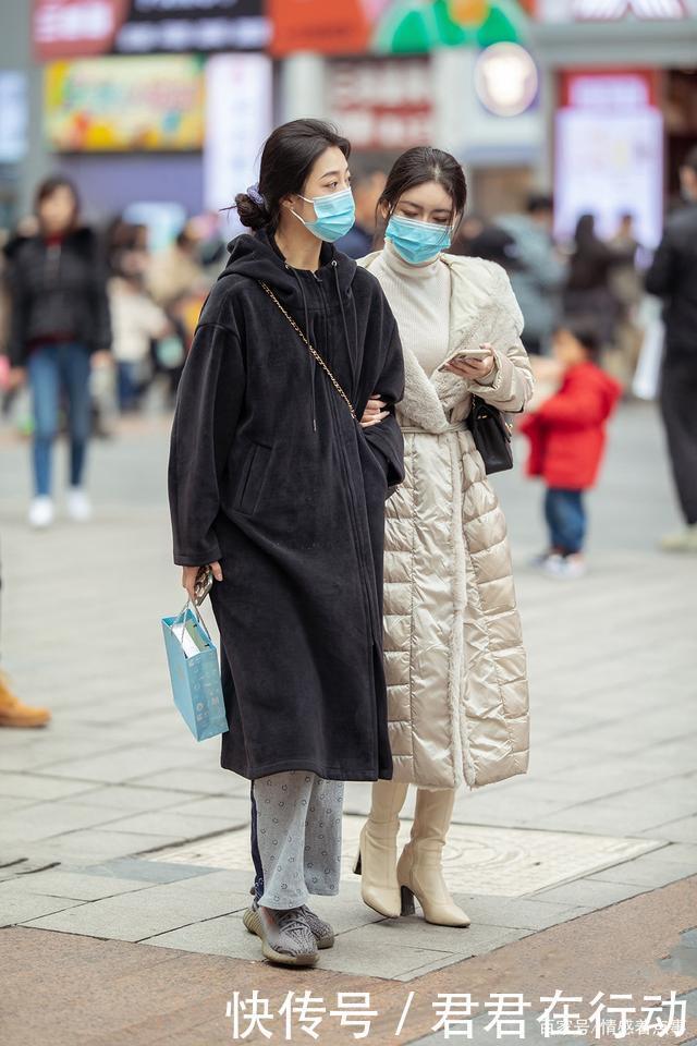 冬天选择羽绒服,搭配高筒马靴,保暖洋气衬托气质